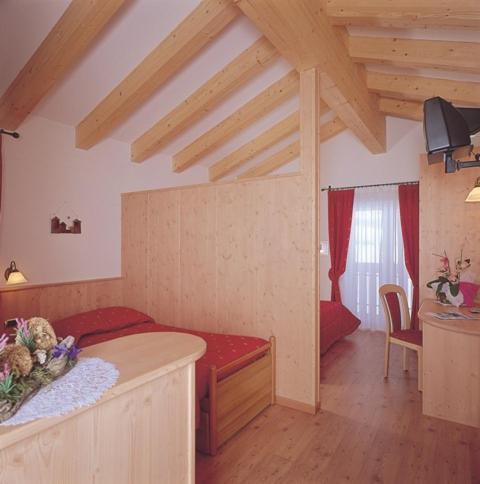 Hotel Zirmes Moena
