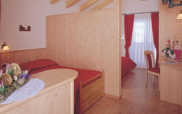 Hotel Zirmes Moena