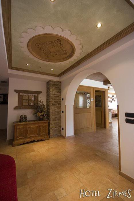 Hotel Zirmes Moena